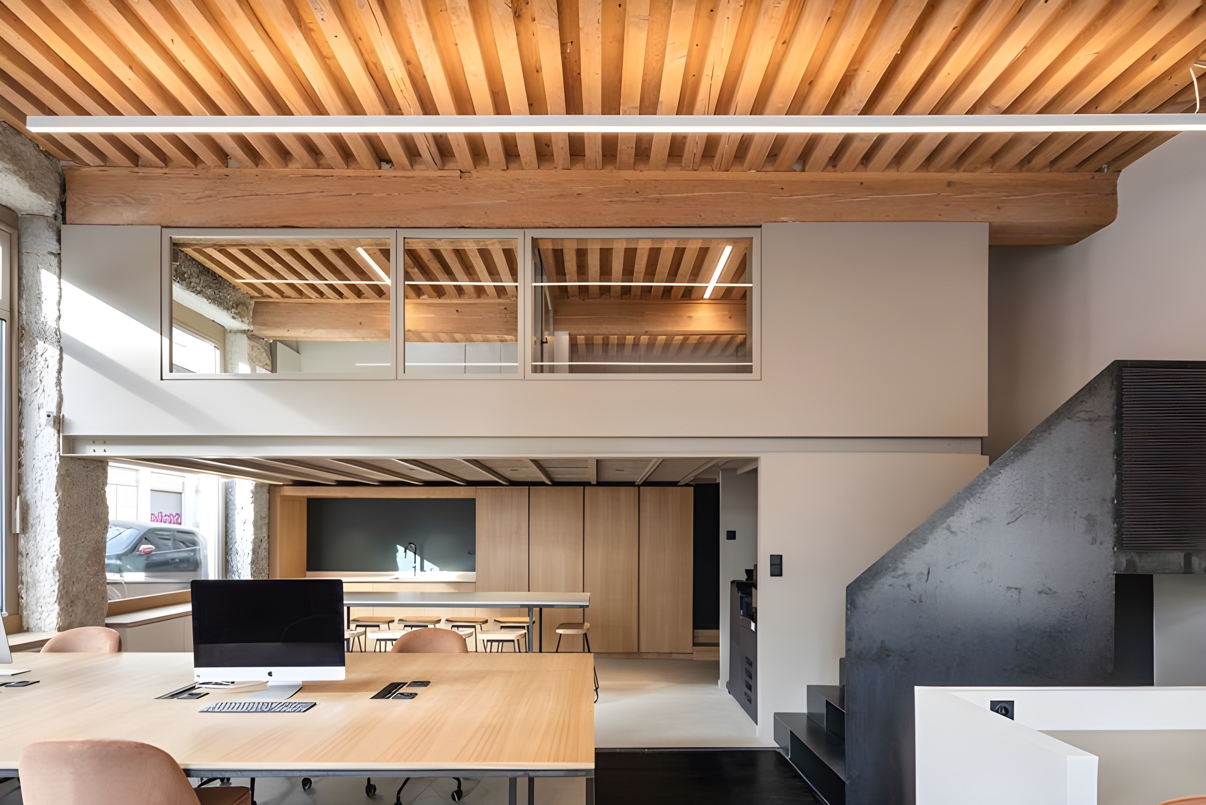 Open-space du studio Tellement, lumière naturelle